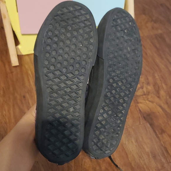 Shoe - Picture 3 of 3